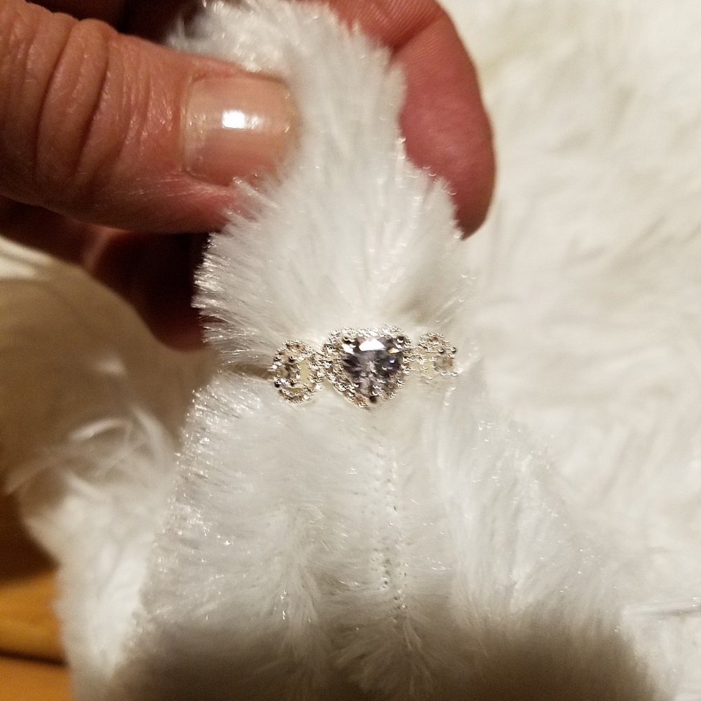 SILVER & WHITE CRYSTAL RING - Picture 6 of 6